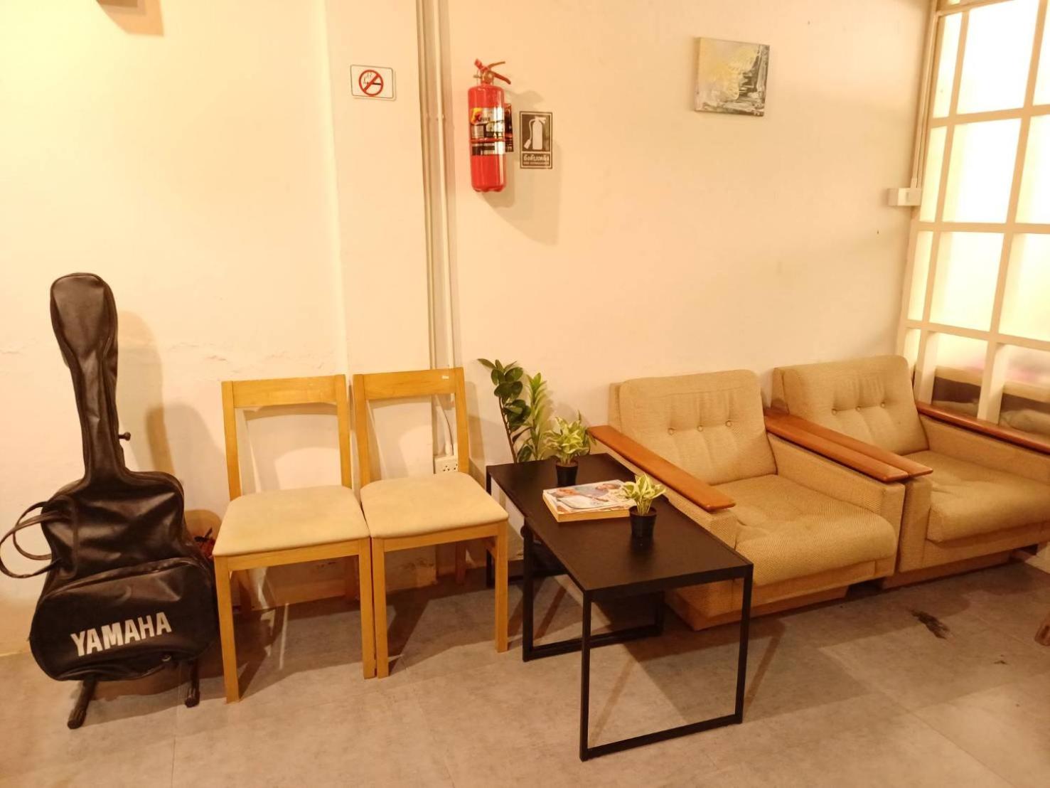 Auberge de jeunesse Amsterdamned à Bangkok Extérieur photo